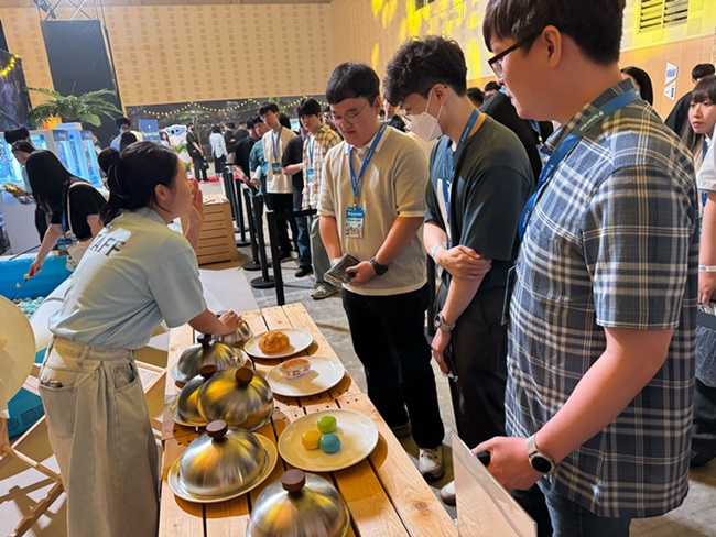 하이텔 연회 현장. [사진=펄어비스 제공]